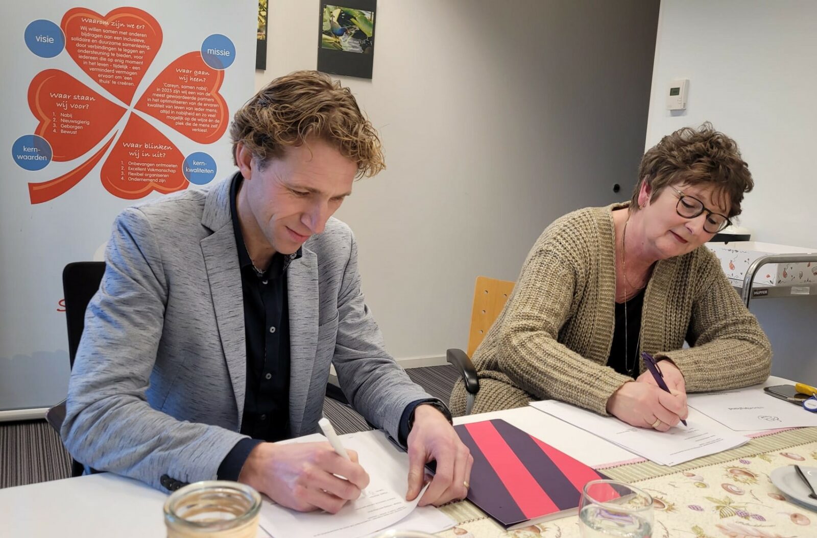 Ondertekening mboRijnland en Careyn Weddesteyn