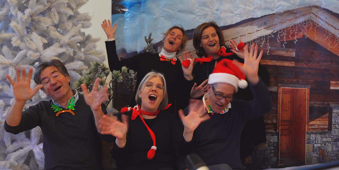 Careyn medewerkers zingen kerstliedjes